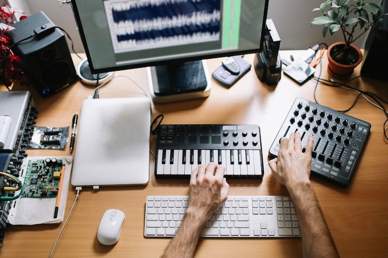 5 Essential Pieces of Equipment for a Home Recording Studio