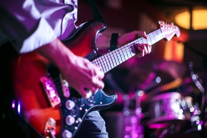 Become A Better Guitar Player With These 8 Habits